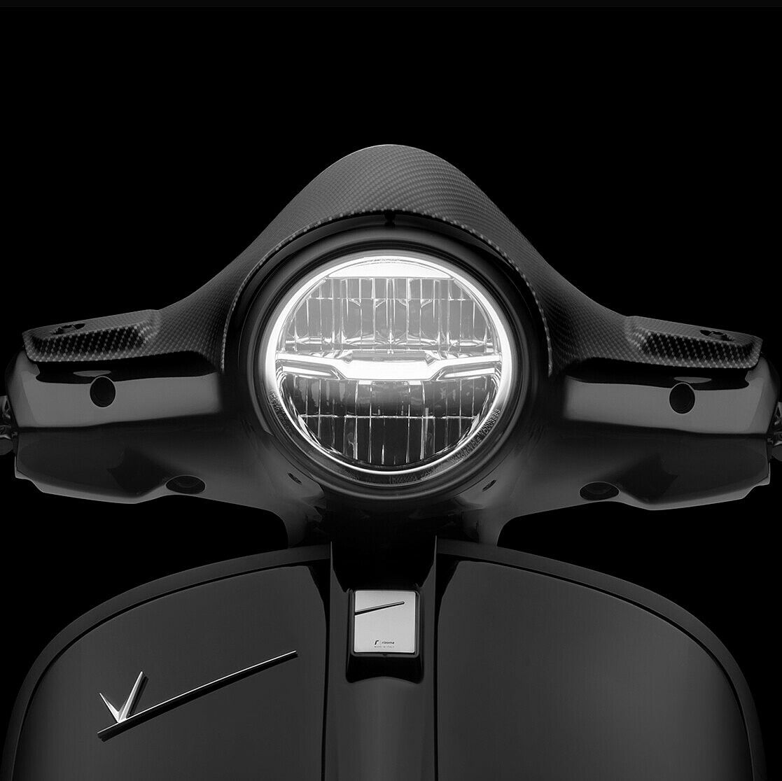 Rizoma carbon koplamp cover Vespa GTS vanaf 2023