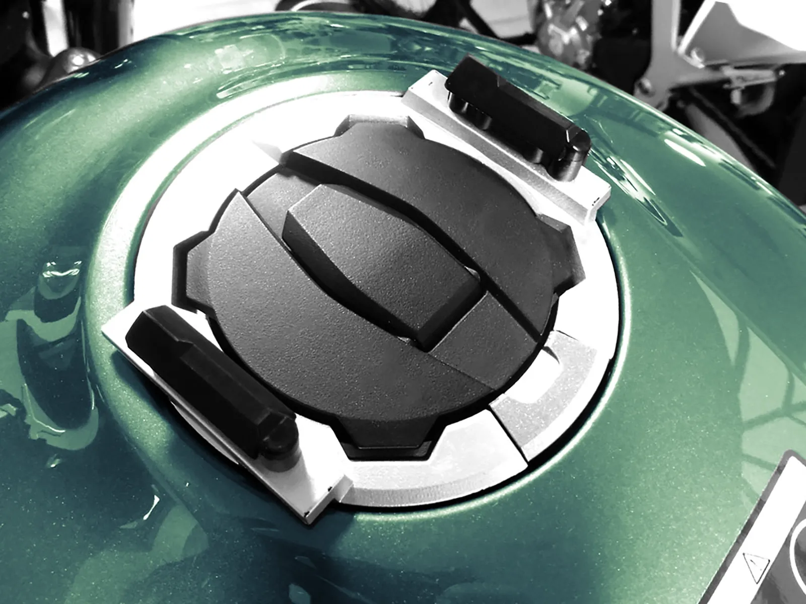 Hepco en Becker bevestiging Tanktas Kawasaki Z900 RS / SE (2026-) HE51625590009